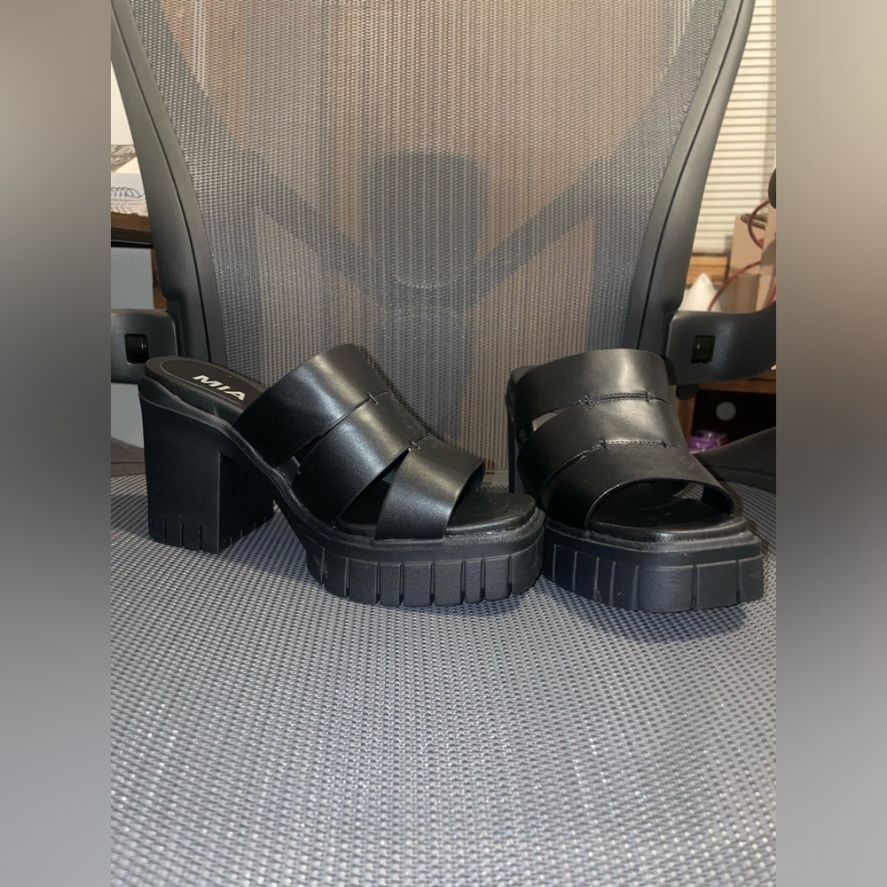 Chunky black heel sandal